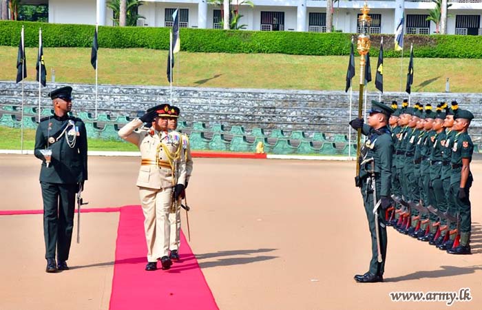 இலங்கை சிங்க படையணியினால் வெளிச்செல்லும் மேஜர் ஜெனரலுக்கு பிரியாவிடை