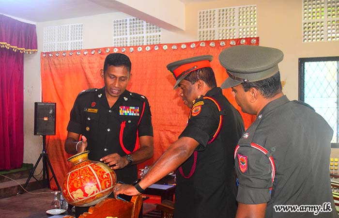 4 வது இலங்கை இலேசாயுத காலாட் படையணி படையினரால் விளக்கக்காட்சி