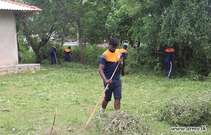 Troops of 122 Infantry Brigade and 12 GR Conduct Cleaning Programme