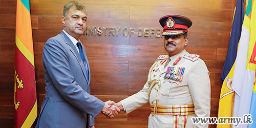 Army Chief Pays Courtesy Call on the Secretary of Defence
