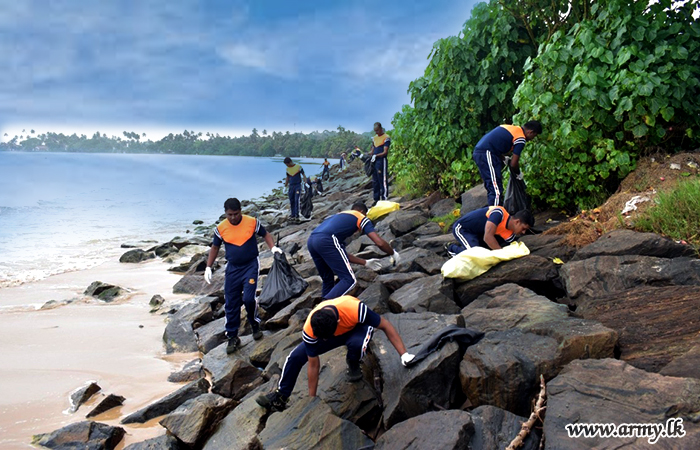 Beach Cleaning Programme by 61 Infantry Division in Matara