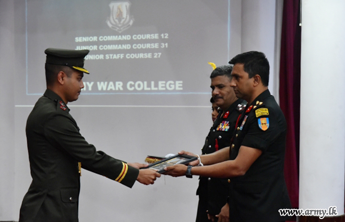 Army War College Holds Graduation Ceremony 3/2024