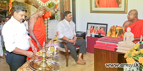 Commander of the Army Receives Blessings from Venerable Nayaka Thero