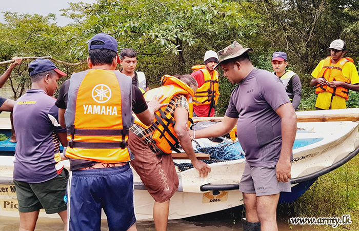 23 Infantry Division Troops Evacuate Three Villagers from Flooded Area