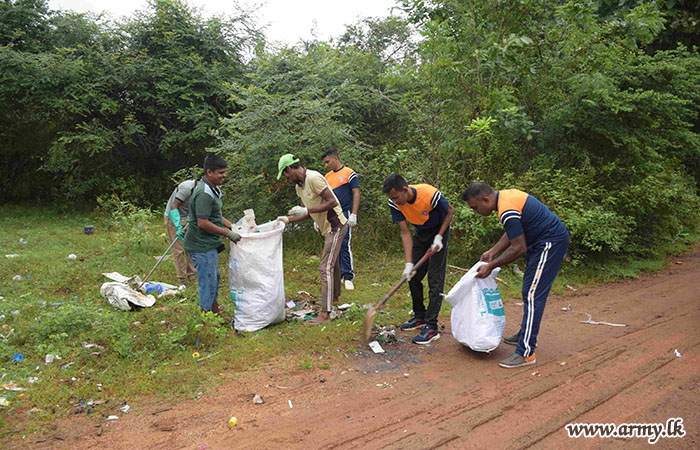 Troops of 7 GW Conduct a Cleaning Programme