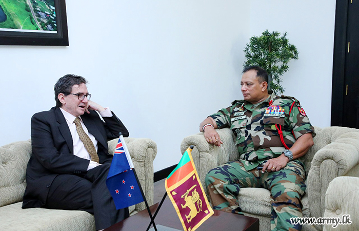 The High Commissioner of New Zealand Calls on the Commander, Security Forces (Jaffna) 