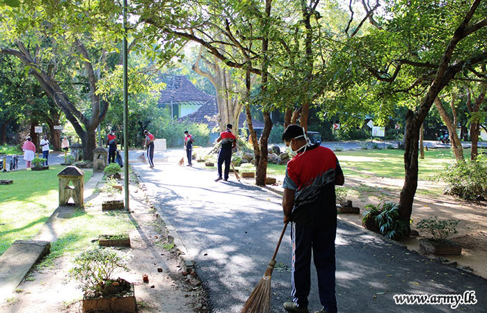 7 (V) SLAC Leads Cleaning Initiative in line with Clean Sri Lanka Programme
