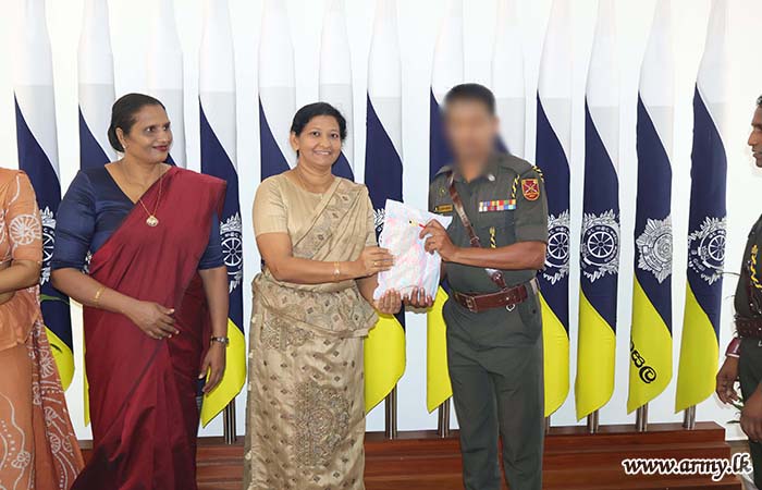 SLASC - SVB Distributes Gift Packs to Officers and Other Ranks