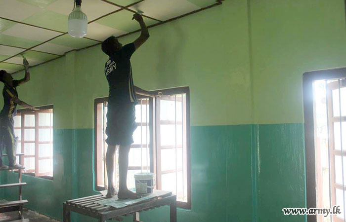 15 SLNG Troops Support “Clean Sri Lanka” Initiative
