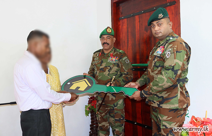 1 බලඇණිය ශ්‍රී ලංකා සිංහ රෙජිමේන්තුවේ මූලිකත්වයෙන් අවශ්‍යතා සහිත පවුලක් වෙනුවෙන් නව නිවසක්