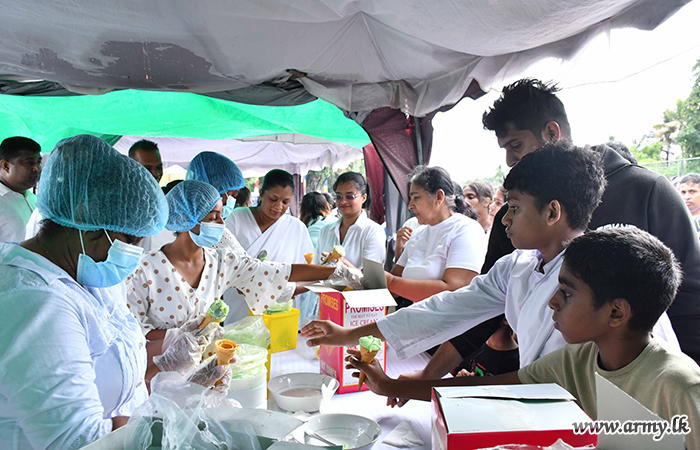 ශ්‍රී ලංකා සංඥා බලකා සේවා වනිතා ශාඛාවේ මූලිකත්වයෙන් කිරි තේ පැන් සහ අයිස්ක්‍රීම් දන්සලක්