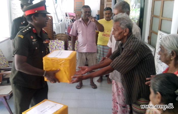 582 Brigade Troops Clean Elders’ Home