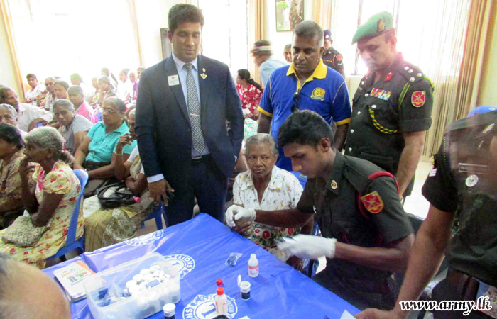 582ஆவது படையினரால் கண் பரிசோதனை சேவைகள்