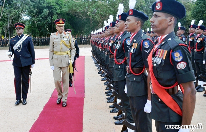 Newly Promoted Division GOC Welcomed in Guard of Honour