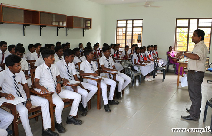 A/L Students in Wanni Benefited from Army-organized Seminar