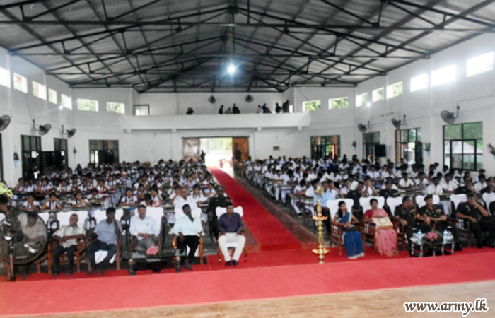68 Div Initiates Conduct of Seminars for O/L Students in Puthukkuddiyirippu