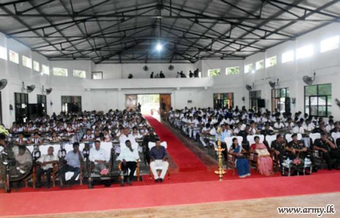 68 ஆவது படையினரால் புதுகுடியிருப்பு சாதாரன உயர்தர் மாணவர்களுக்கு கருதரங்கு