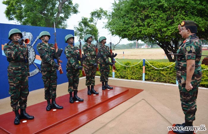 East Commander Visits 6 (V) SLAGSC Hqrs