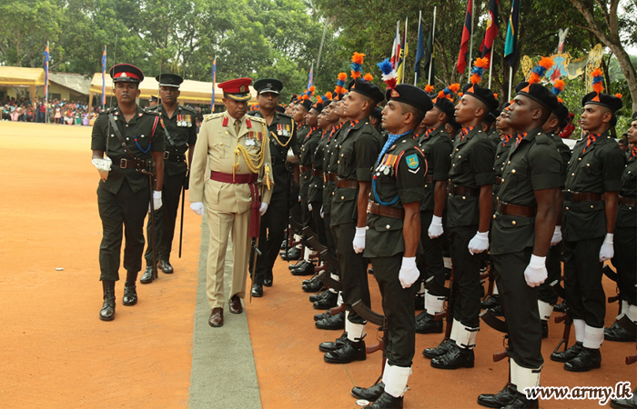 බෙරගල යුද්ධ හමුදා පුහුණු පාසලේදී ශ්‍රී ලංකා සිංහ රෙජිමේන්තුවේ ආධුනික සෙබළුන් 157 දෙනෙකු විසිරයයි 