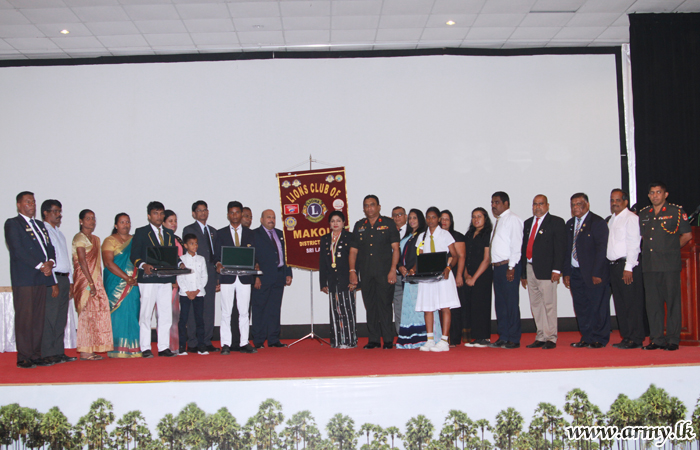 Best Students of Jaffna Receive Army Support 