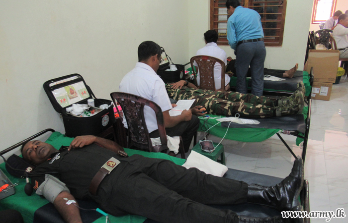 Army Personnel Offer Blood for Life