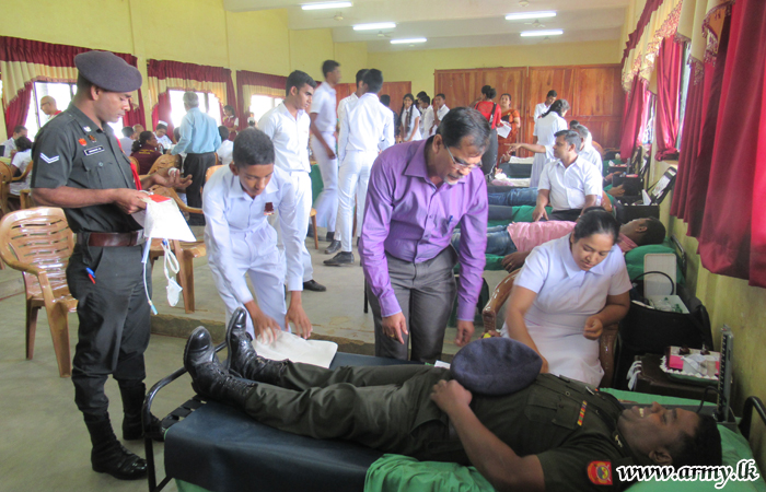 Army Personnel Help Save Lives by Donating Blood