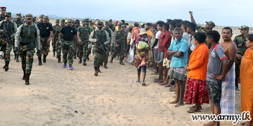 Commander Meets ‘Paada Yathra’ Pilgrims in Yala