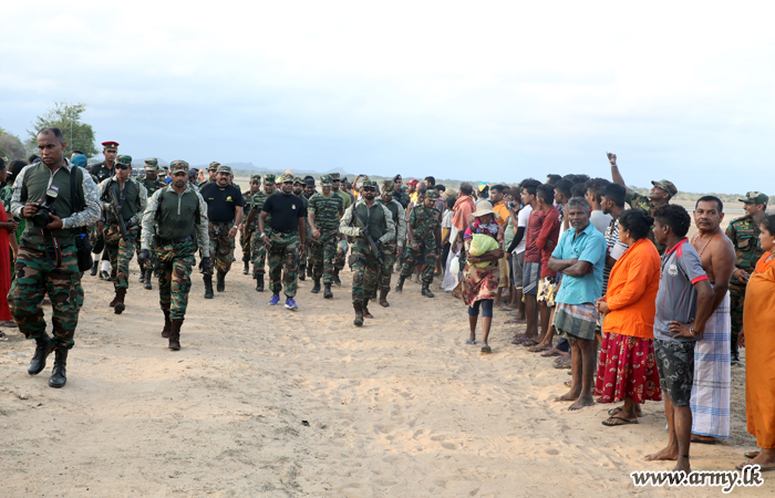 Commander Meets ‘Paada Yathra’ Pilgrims in Yala