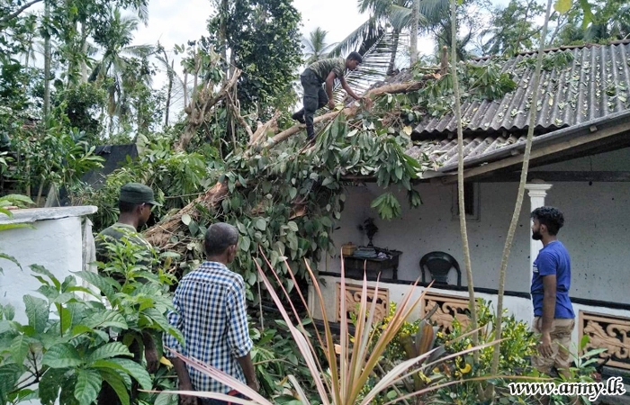 යුද්ධ හමුදා භට පිරිස් ආපදා සහන කටයුතුවල 