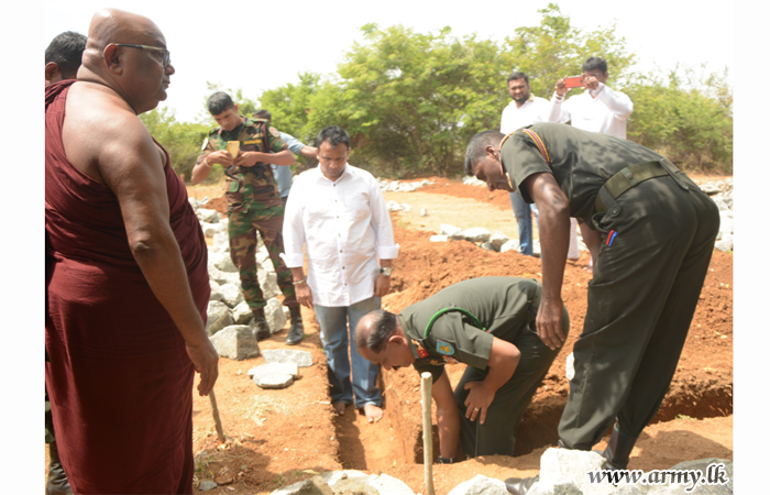 Troops Undertake Construction of Shrine at Trincomalee Divulwewa Temple  