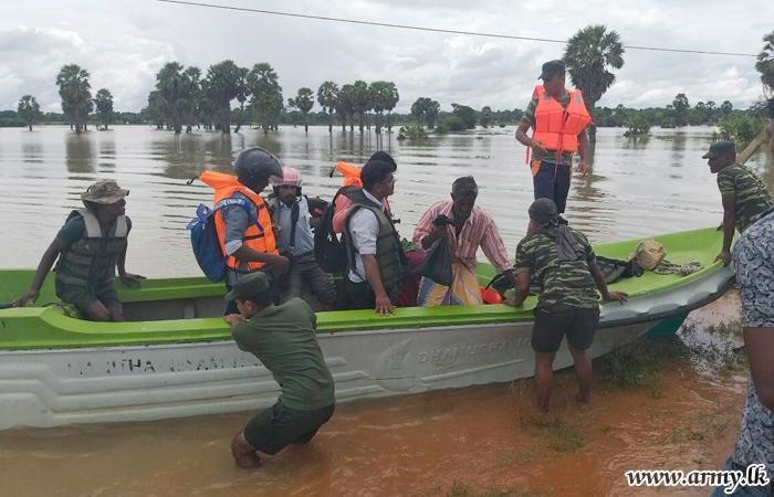 නැගෙනහිර භට පිරිස් ගංවතුරෙන් විපතට පත් වු ජනතාව වෙනුවෙන් තවදුරටත් සහන මෙහෙයුම් වල