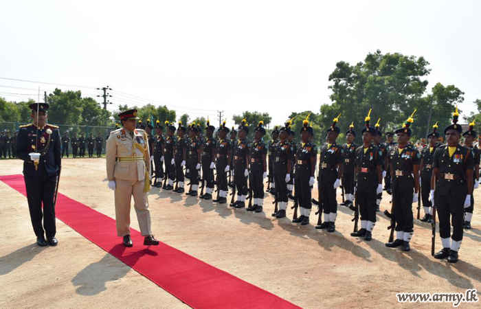 Outgoing SF-E Commander Pays Courtesy Visits 