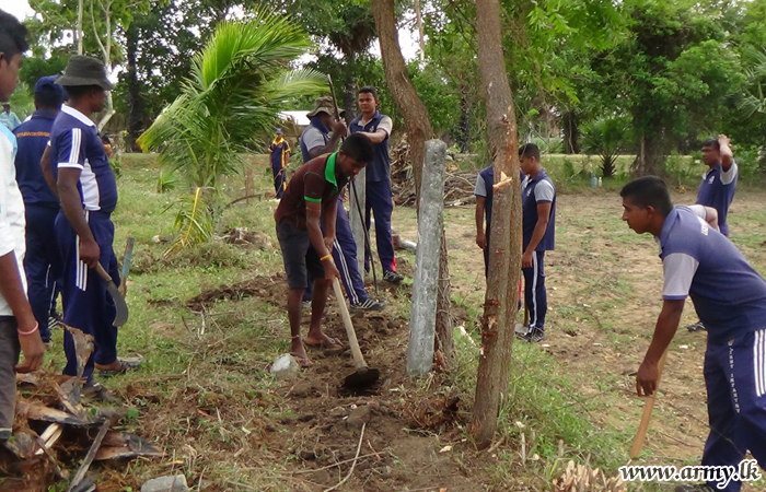 571 Brigade Troops Restore Damaged Fence Around School Premises 