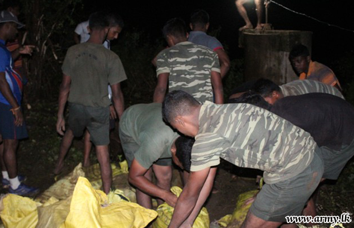 Troops Attend to Leakage on Nedunkerni Tank Bund