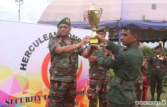 கிளிநொச்சியில் இடம் பெற்ற படையினரின் உடல் வலுப்போட்டிகள்