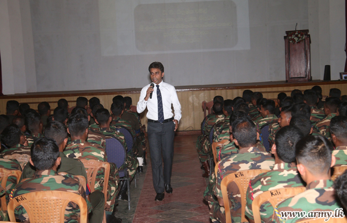 ‘මානව හිමිකම් හා මානුෂියවාදි නිතිය’ පිළිබඳ යුද්ධ හමුදා සාමාජිකයින් දැනුවත් කෙරේ