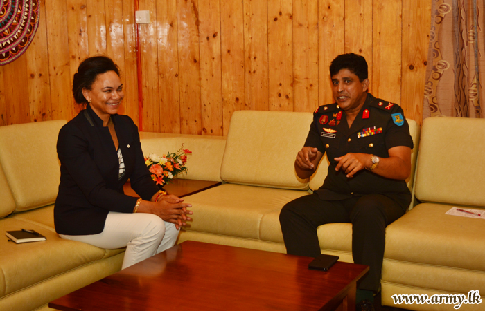 ICRC Vavuniya Chief Meets East Commander