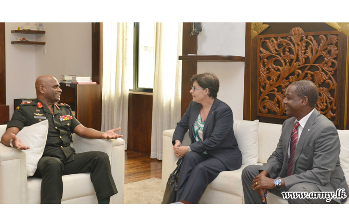 Army Chief Briefs ICRC Head on Post-War Progress 