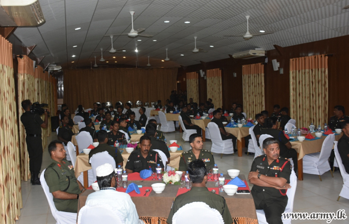 Mullaittivu Troops Share ‘Ifthar’ Meal inside Their Camp