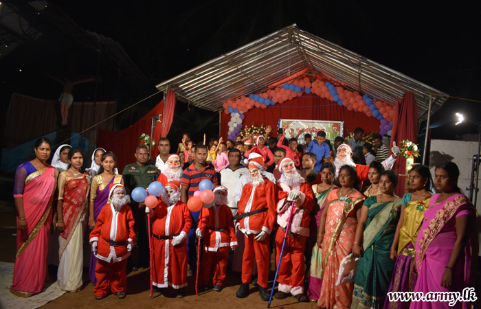 224 Brigade Troops Join Carols with Students 