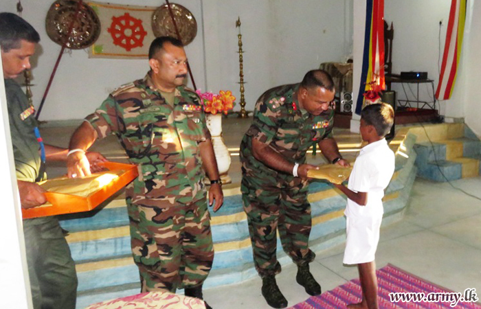 கடவத்தமடுவ அறநெறி பாடசாலை மாணவர்களுக்கு இராணுவத்தினரால் சீருடைகள்
