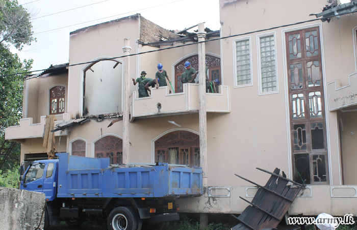 Army Presence Scaled Down But Troops Continue Patrol Duties with Police in Kandy 