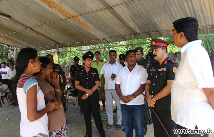 Kilinochchi Troops Stand Behind Grieving Two Tamil Woman Soldiers   