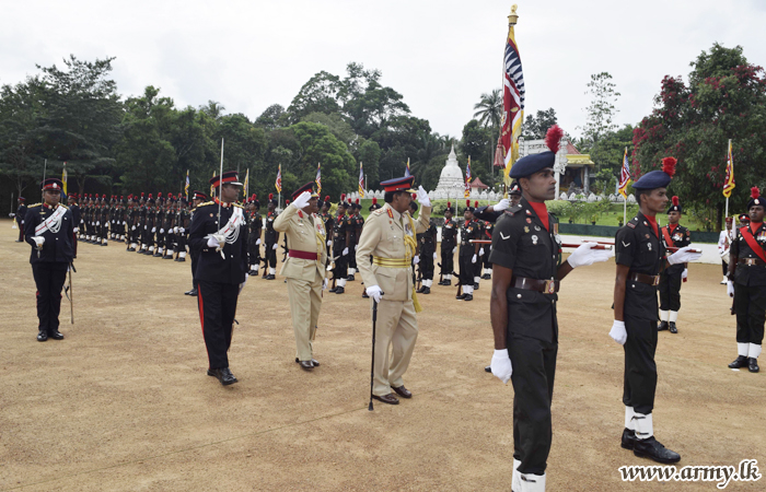 Newly-Promoted Major General Welcomed in His Mother Regiment
