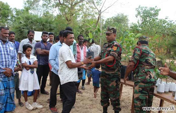 More Economic Plants Distributed Among Kilinochchi Civilians 