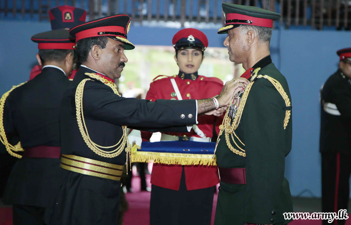 Army War Veterans Rewarded with Gallantry Medals 