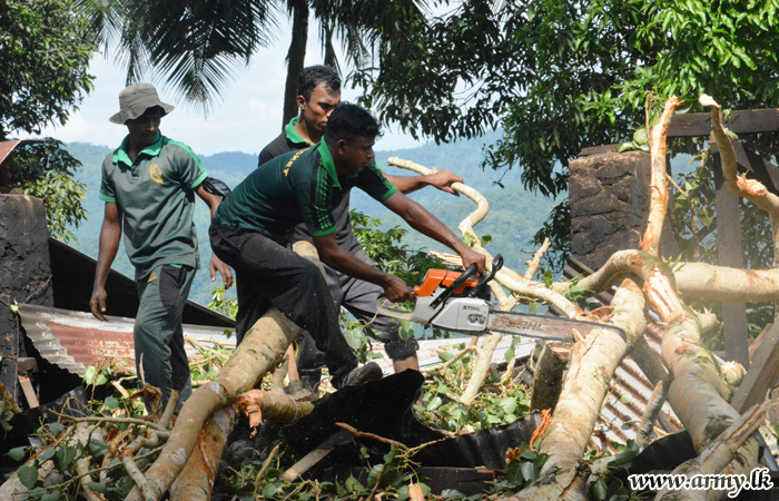 8 SLSR Troops Support Removal of Fallen Tree