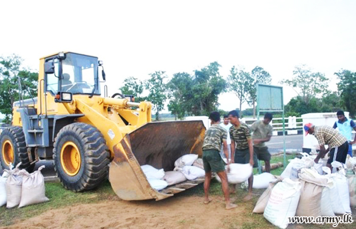 අම්පාරේ භට පිරිස් ඇතිවූ හදිසි ආපදා තත්ත්වයට සහන සැලසීම සඳහා එක්වෙයි