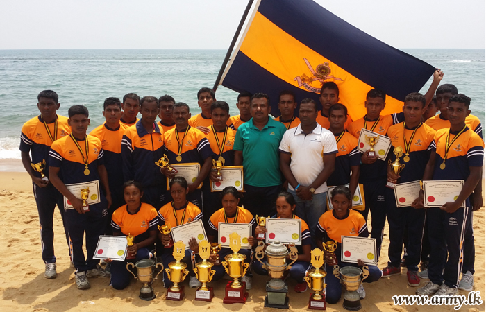 යුද්ධ හමුදා පිහිනුම් ක්‍රිඩක ක්‍රිඩිකාවන් 53 වන කින්රෝස් සැතපුම් 6 මුහුදු පිහිනුම් තරඟාවලියේ පිරිමි සහ කාන්තා අංශයේ සමස්ථ ශුරතාවය දිනාගනි