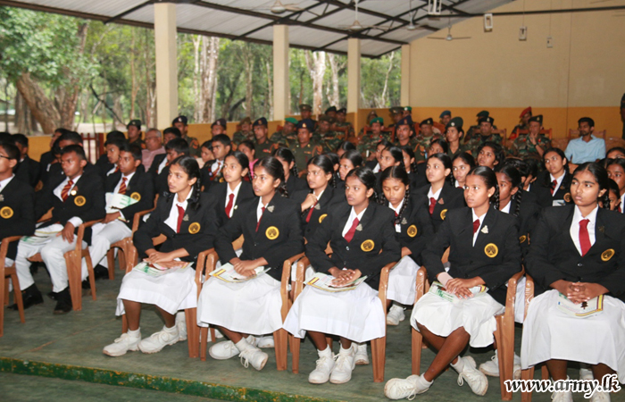 Commander SF-KLN Pays Formal Visits to Trg Schools & Hospitals